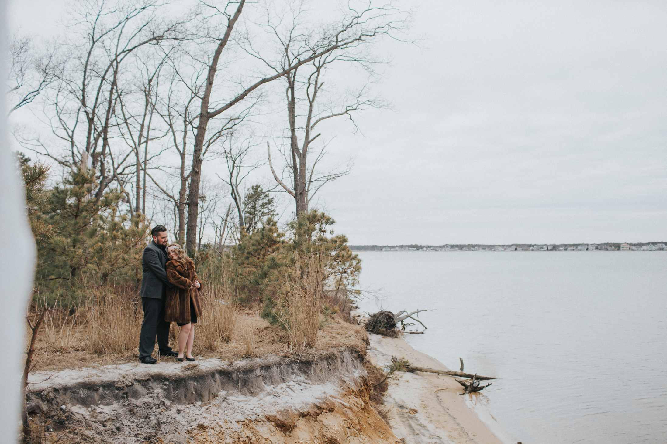 064-cattus-island-snow-engagement